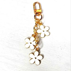 Unbranded White Floral Bag Charm with Gold Hardware New with Tags
